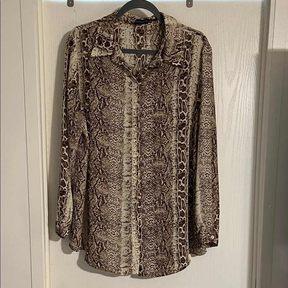 PRETTYLITTLETHING Snakeskin Print Button-Up Blouse Medium